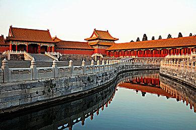 《命运2》新社区活动 新套装机甲＆怪物风玩家投票决定